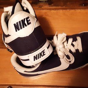 Nike canvas tennis shoes